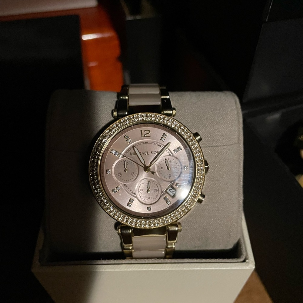 I sellin my watch’s MK coach 75$ each